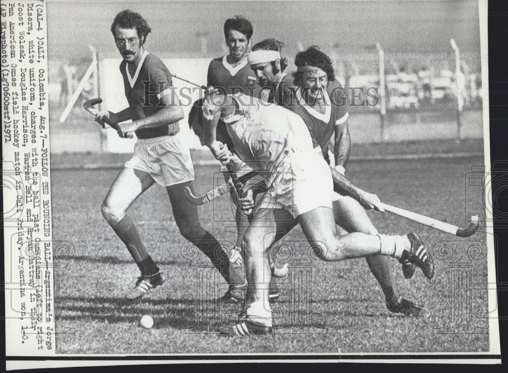 1971 Press Photo Jorge Disera vs Joost Wolsak at field hockey - Historic Images