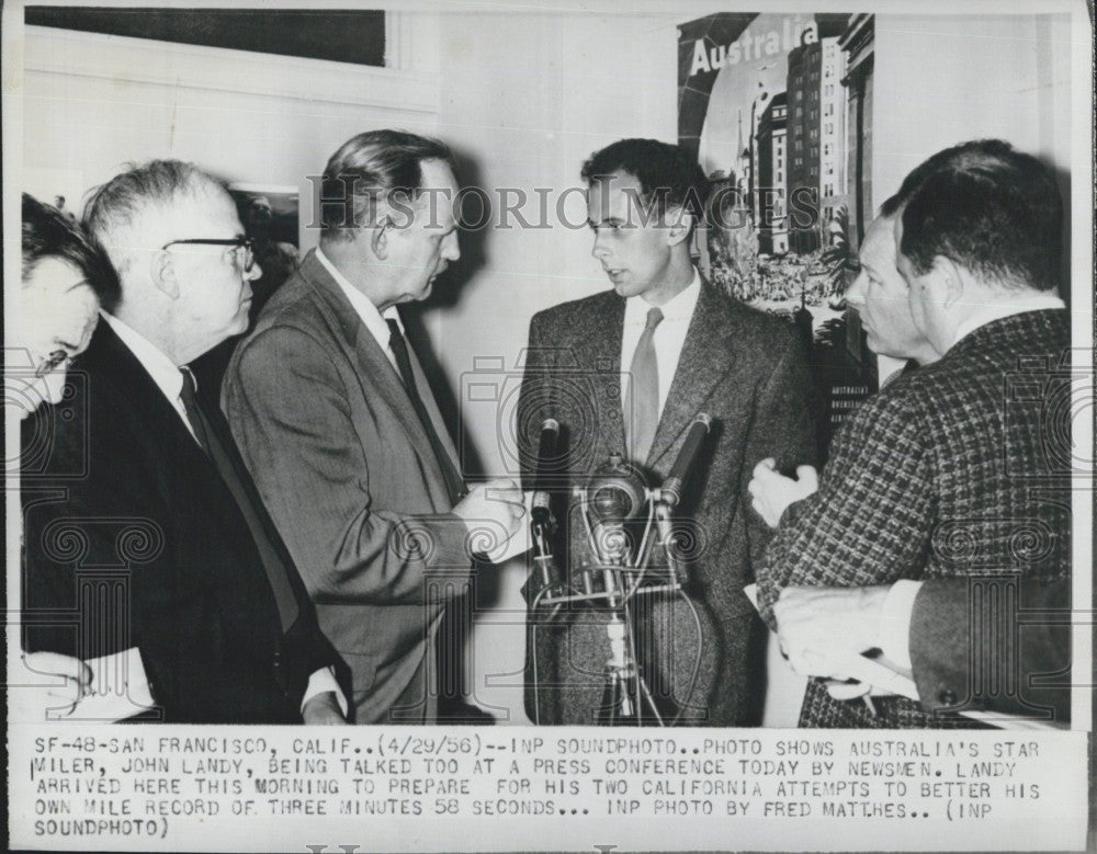 1956 Press Photo Australian miler John Landy at press conference - Historic Images