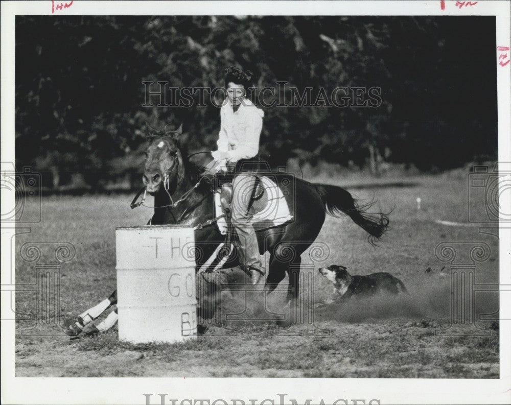 1985 Press Photo Paula Brthle, barrel racer in rodeos - Historic Images