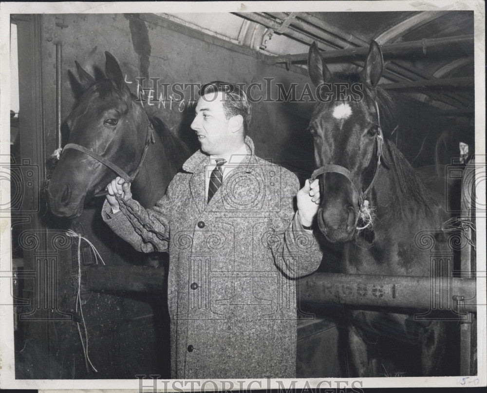 1957 Press Photo Owner T J Spetrini horses Marshes Queen In Lou Lincoln  Downs - Historic Images