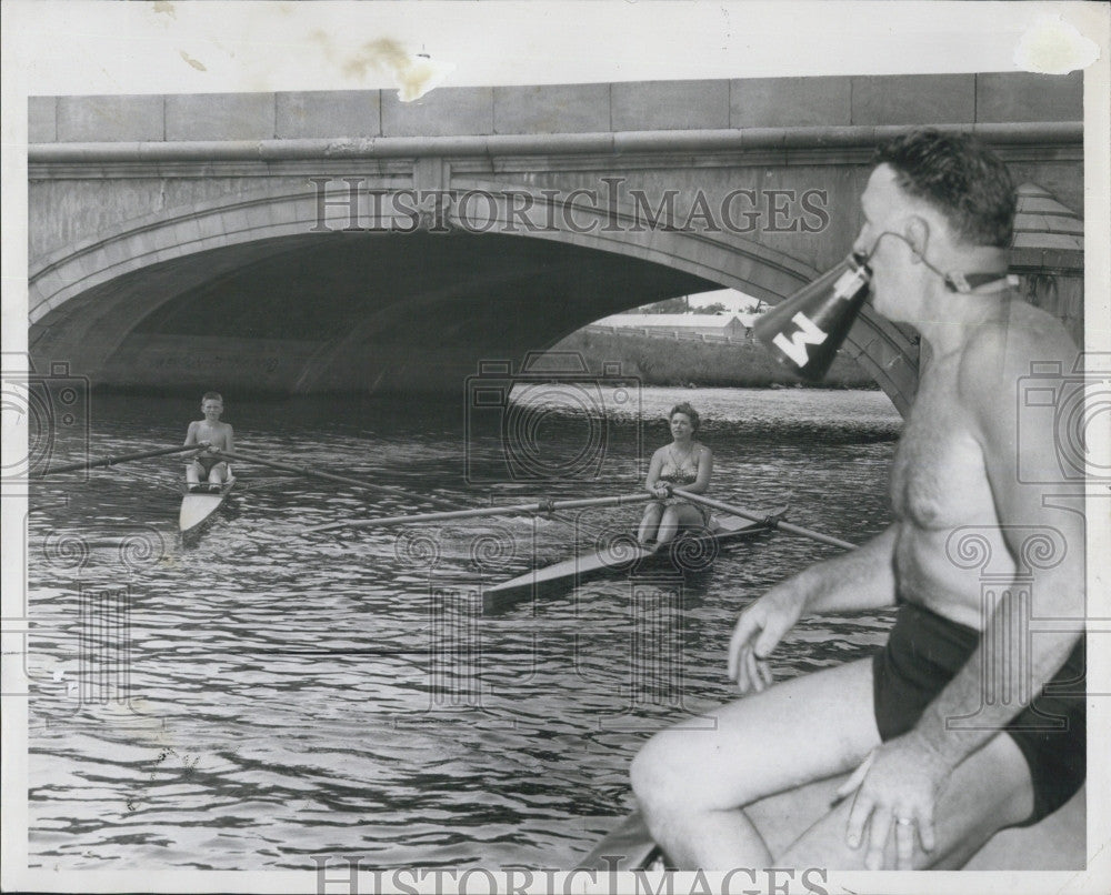 Press Photo Jim Casey, former wrestler coach his wife and son Jim Jr.in rowing. - Historic Images