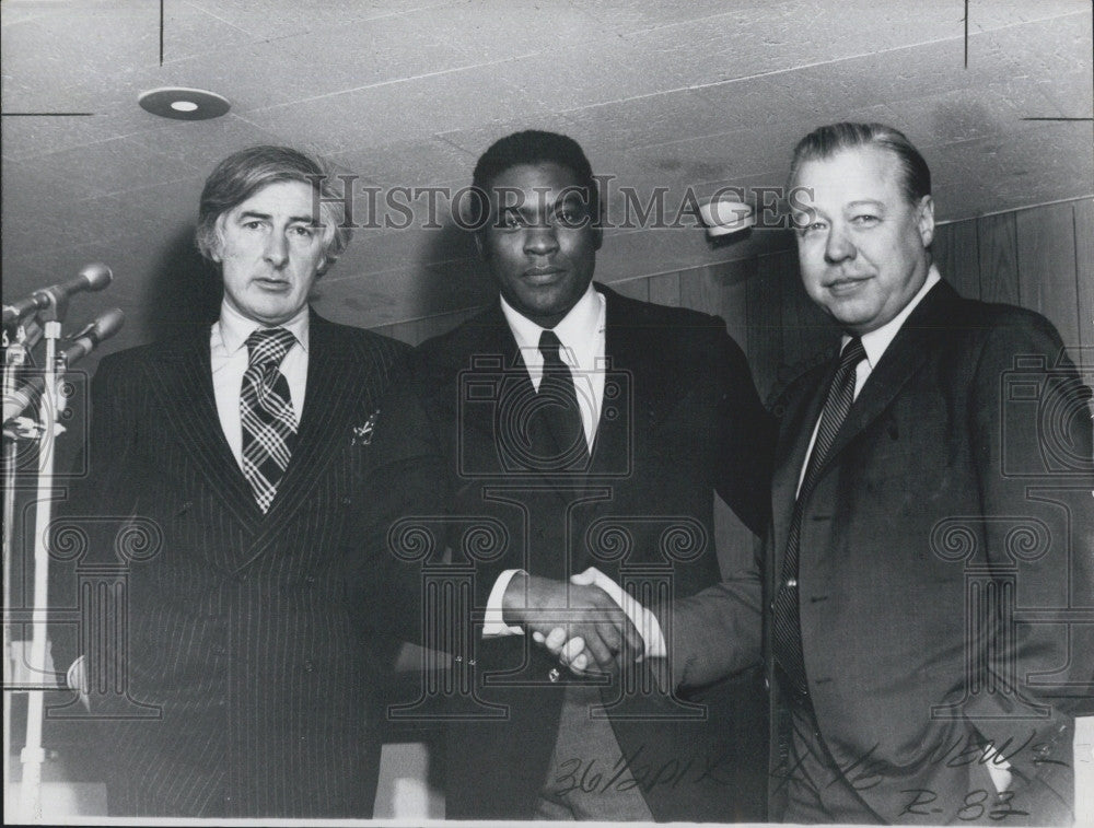 1971 Press Photo Bill White &amp; Yankee VP Lee MacPhail &amp; President Mike Burke - Historic Images