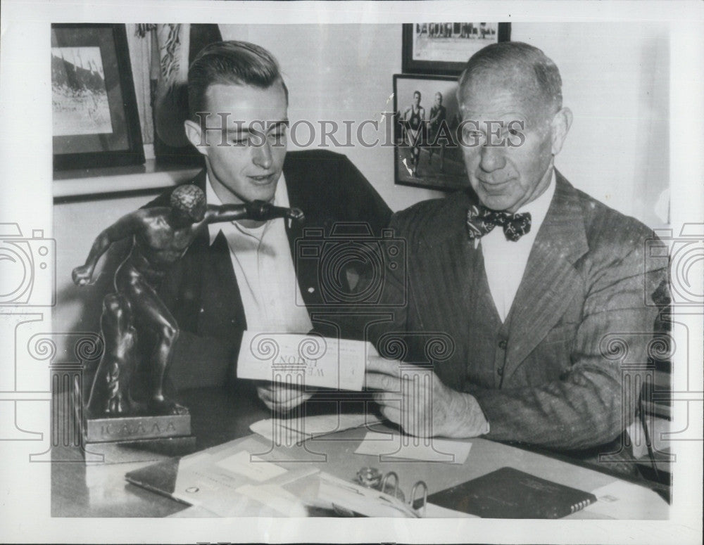 1948 Press Photo Dean Cromwell of Southern Cal Has Developed more Olympic  Athle - Historic Images