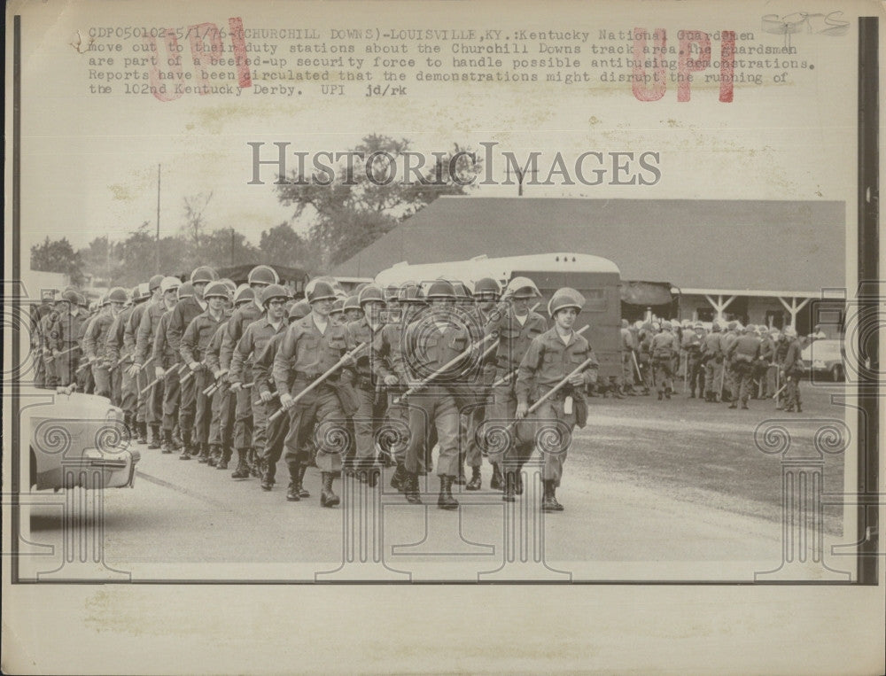 1976 Press Photo Kentucky National Guard at Churchill Downs track - Historic Images