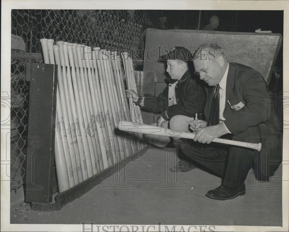 1952 Press Photo Jack McGrath, Joe Consoletti, bat boy of Milford, Massachusetts - Historic Images
