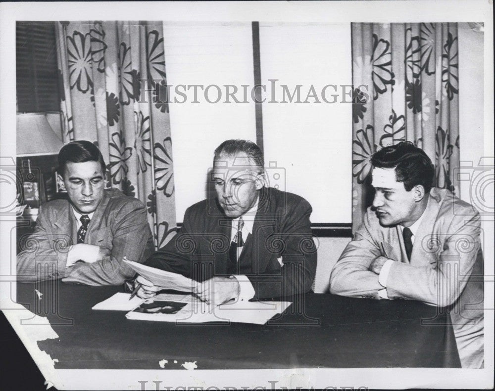 1951 Press Photo Clarence Campbell, Bill Ezinicki, Bruins, T. Lindsay, Red Wings - Historic Images