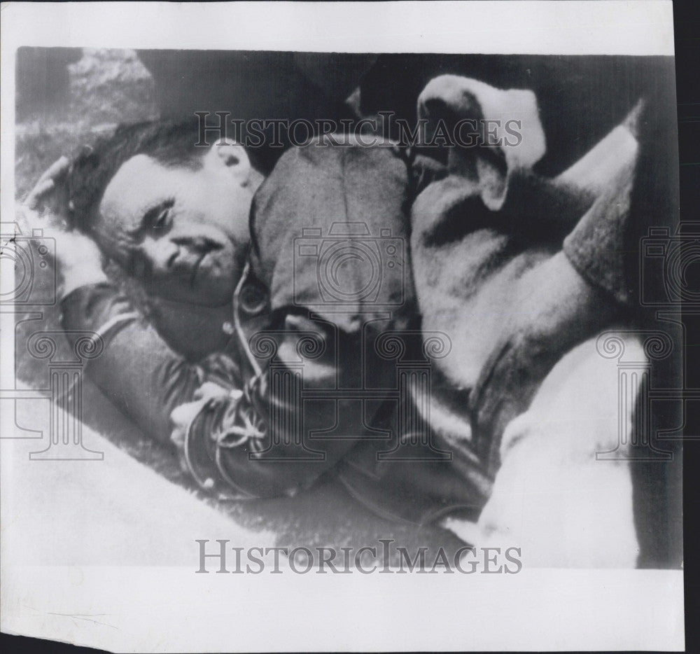 1954 Press Photo Jockey Gordon Richard injured in a race at Sandown Track. - Historic Images