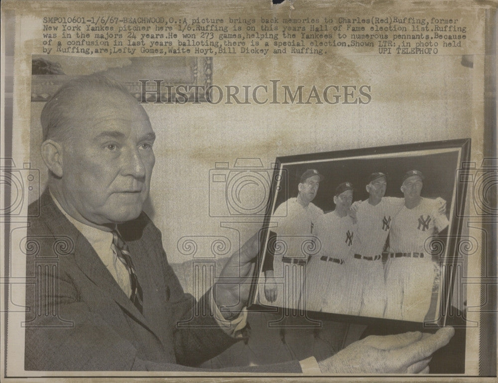 1967 Press Photo New York Yankees Pitcher Charles Ruffing Holding Picture - Historic Images