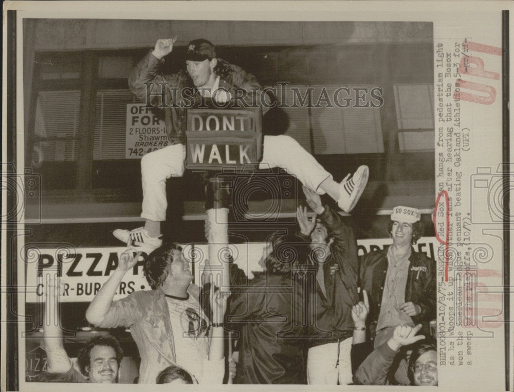 1975 Press Photo Red Sox Fans Hanging from Lights After Sox&#39;s Win Pennant - Historic Images