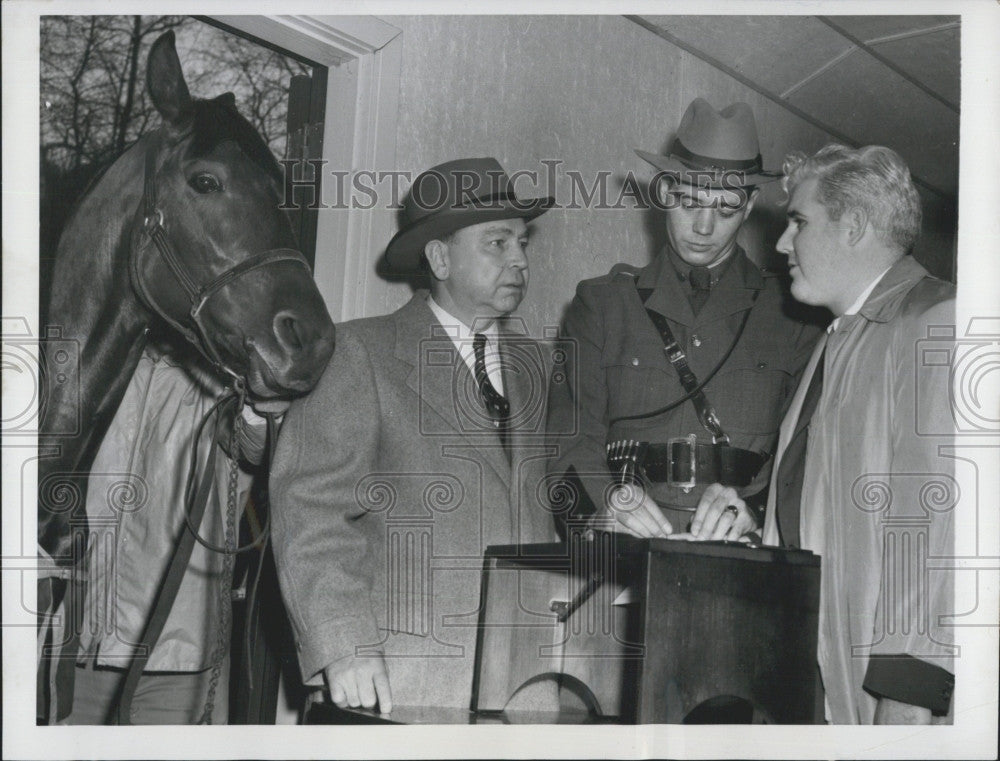 1954 Press Photo Racing comm. George Monaghan &amp; Trooper Frank Hallock - Historic Images