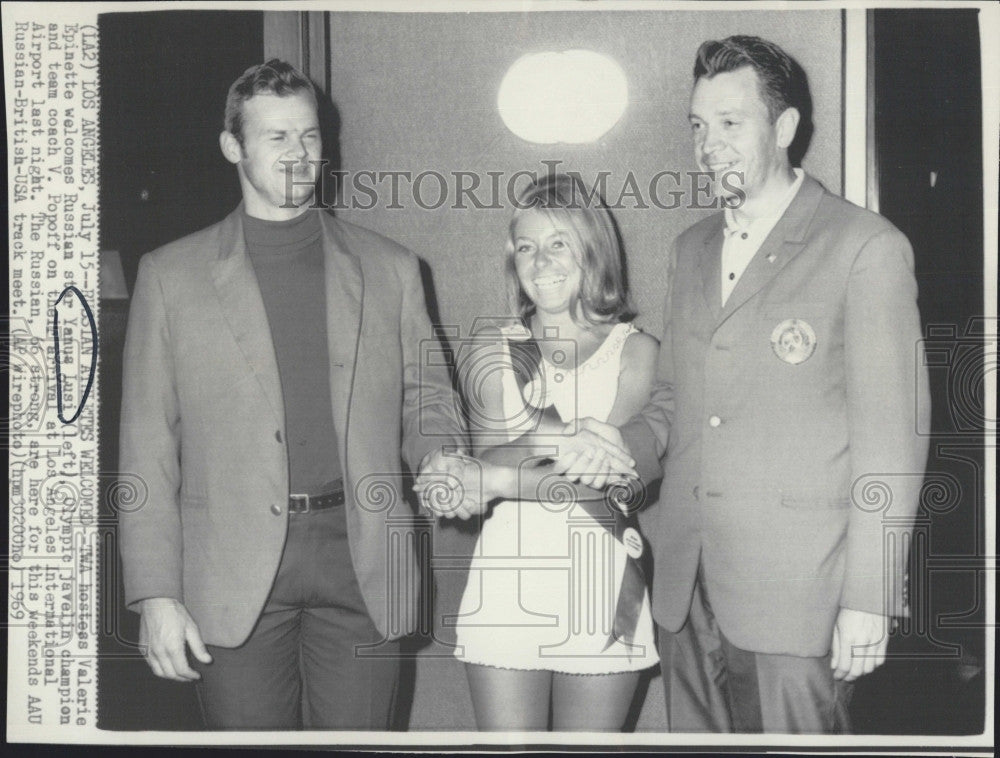 1969 Press Photo Russian Yanus Lusi Olympic Javelin Champ &amp; Coach Popoff - Historic Images