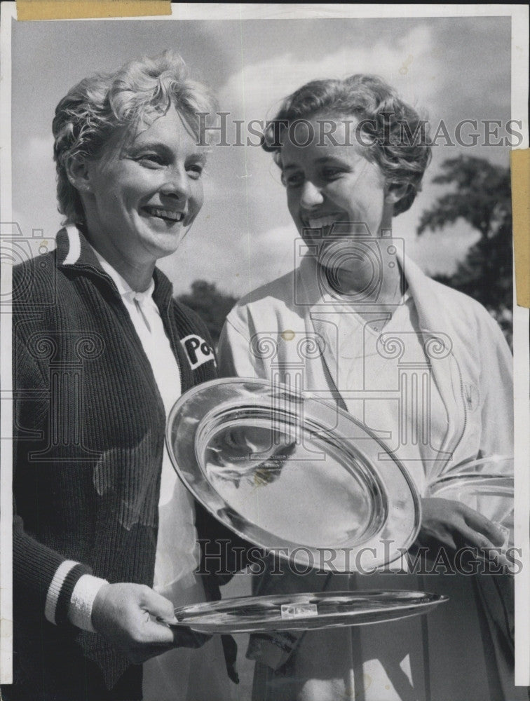 1958 Press Photo Darlene Hard and Jeanne Arth, winners of National Doubles Crown - Historic Images