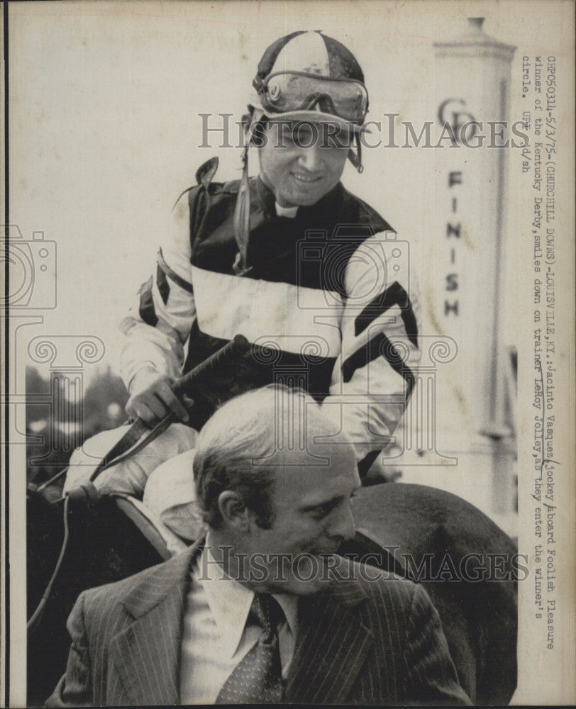 1975 Press Photo Jacinto Vasques Jockey aboard Follish Pleasure Kentucky Derby - Historic Images