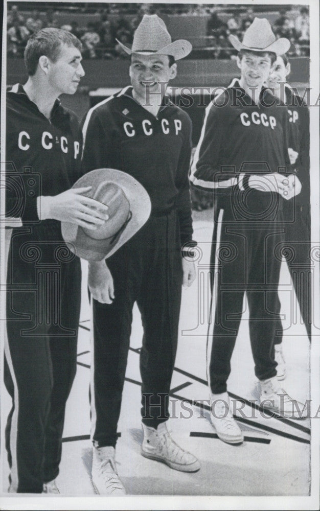 1969 Press Photo Russian national basketball players with cowboy hats - Historic Images