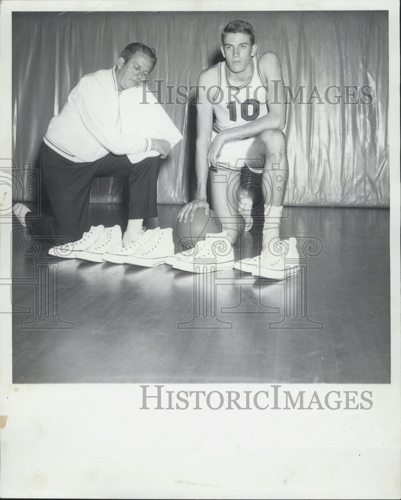 1965 Press Photo Eastern Illinois U basketball coach Rex V Darling &amp; L Miller - Historic Images