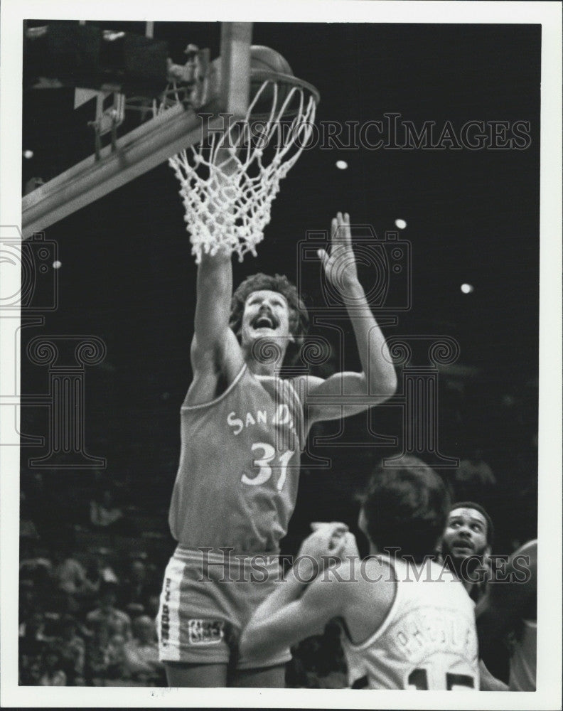 1980 Press Photo San Diego Clipper Swen Nater in action - Historic Images