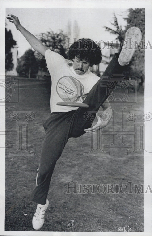 1977 Press Photo Jeff Jorgenson, national Frisbee pairs champion - Historic Images