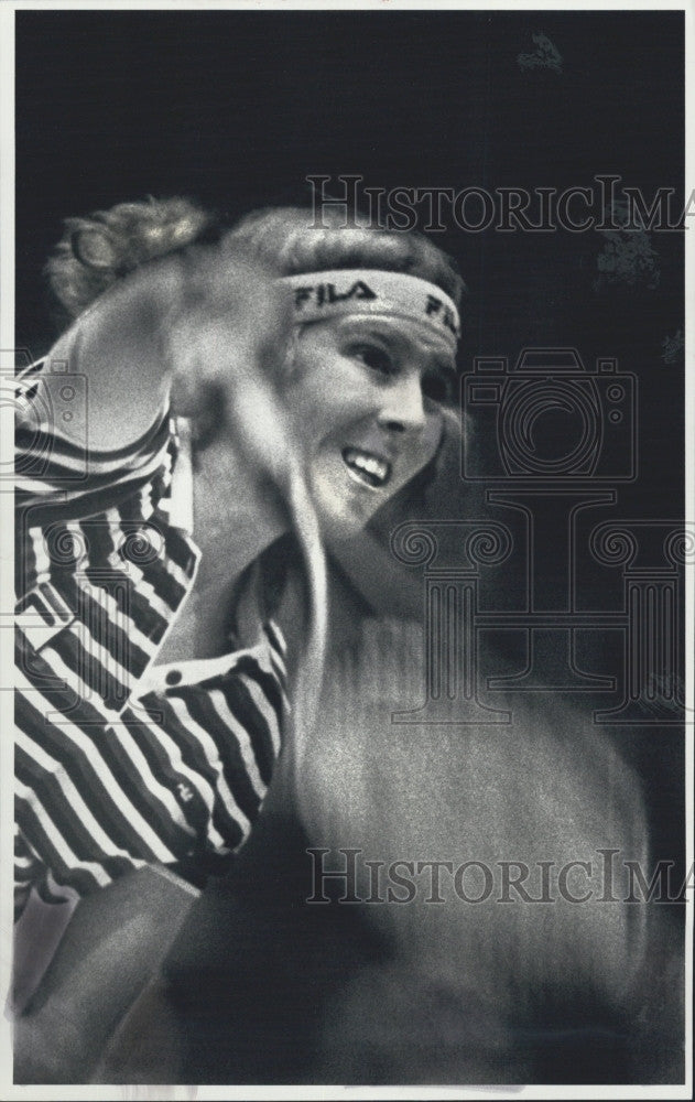 1982 Press Photo Andres Jaeger, U.S Tennis player in serving position. - Historic Images