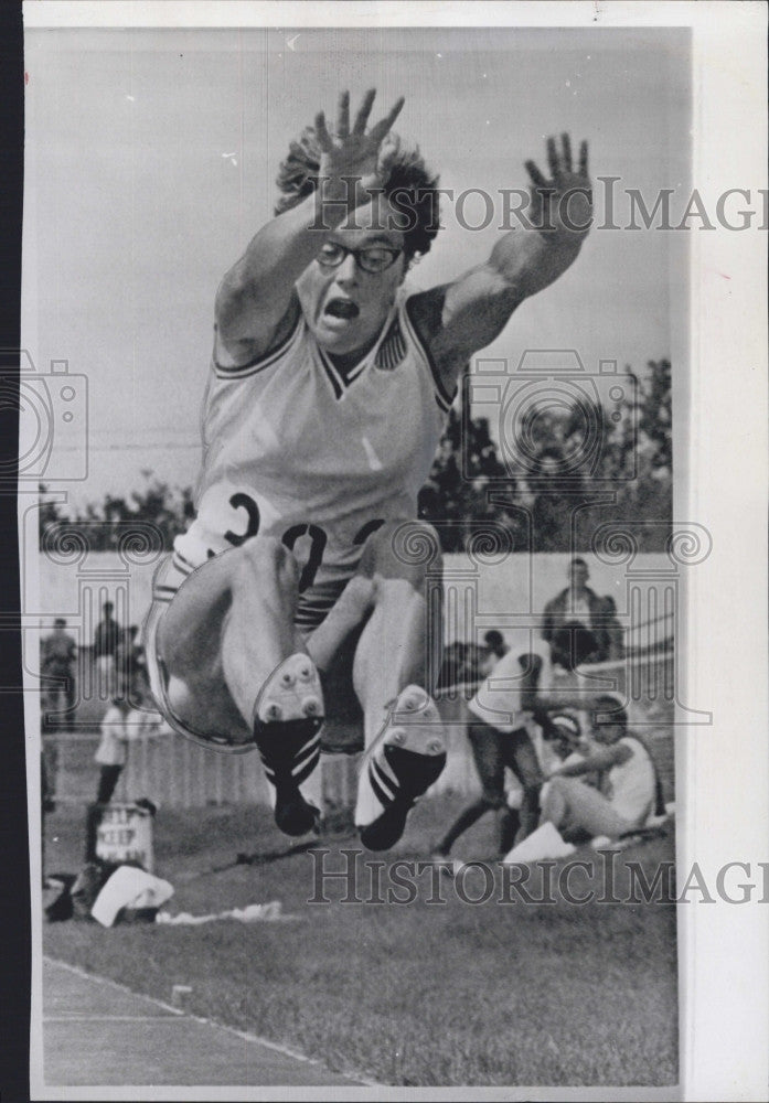 1967 Press Photo Seattle&#39;s Janet Johnson in Broad Jump - Historic Images