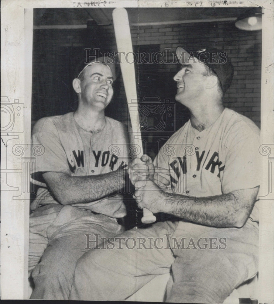 1947 Press Photo Yankees Pitcher Floyd Bevens After Pitching Against Indians - Historic Images