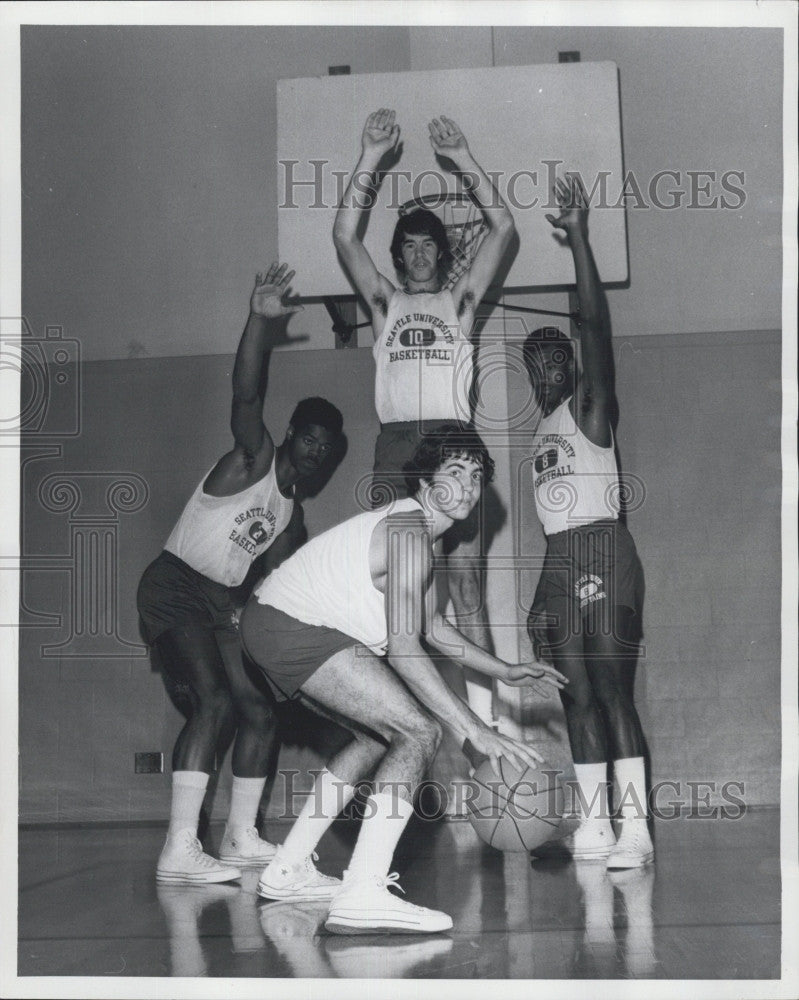 1973 Press Photo O&#39;Brie,n Jerry Lee Larry Smoke Reggie Green of Seattle Univ. - Historic Images