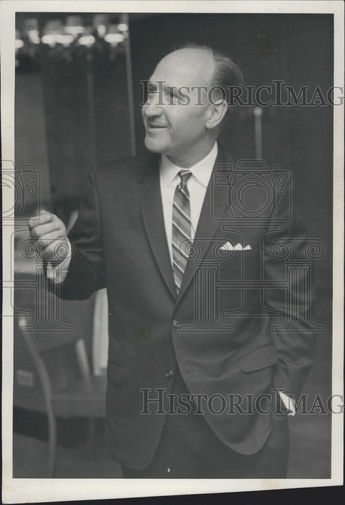 1963 Press Photo  Black hawks Coach Bill Reay - Historic Images