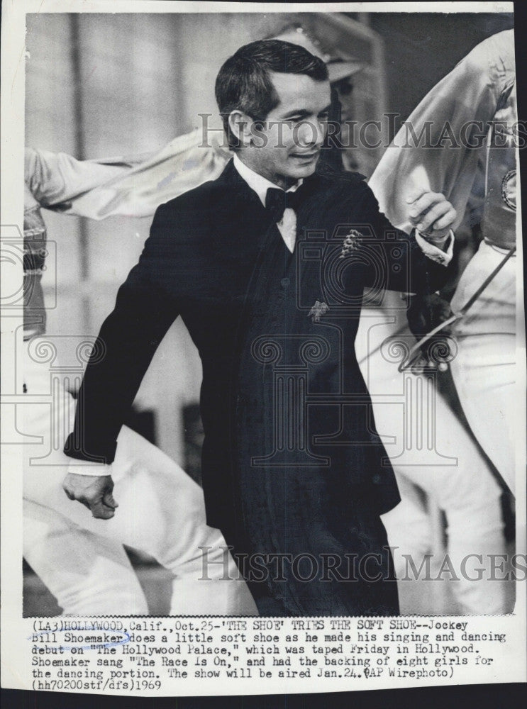 1969 Press Photo  Jockey, Willie Shoemaker on &quot;The Hollywood Palace&quot; - Historic Images