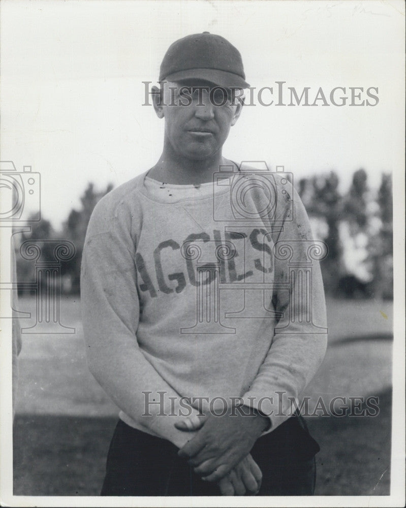 1972 Press Photo Harry Walker Hughes, ex dean of gridiron coaches - Historic Images