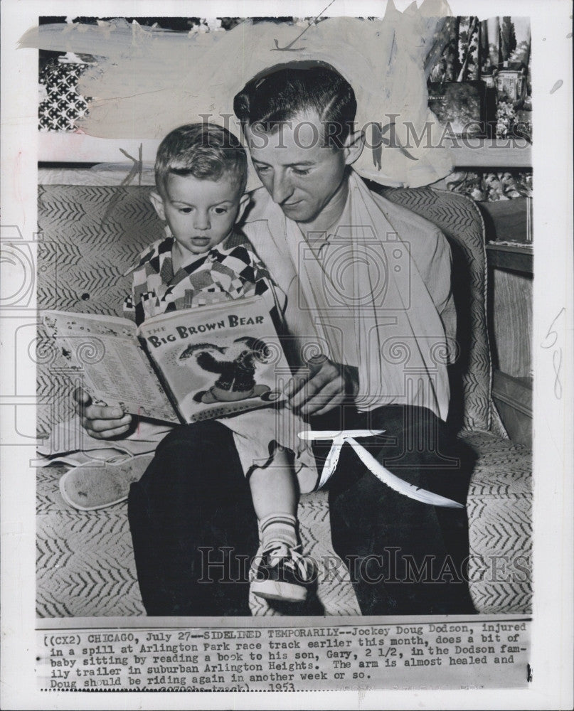 1953 Press Photo Jockey Doug Dodson at home with son Gary - Historic Images