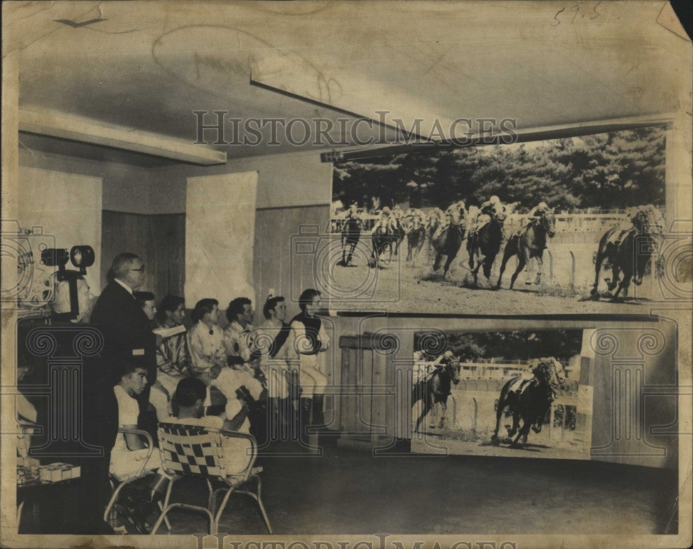 1965 Press Photo Rock Jockey Colony Views Turfscope Race - Historic Images