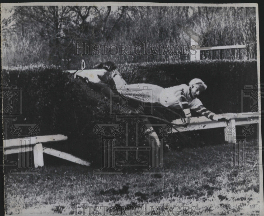 1959 Press Photo Thorner Loses Mount at Kineton Hill - Historic Images