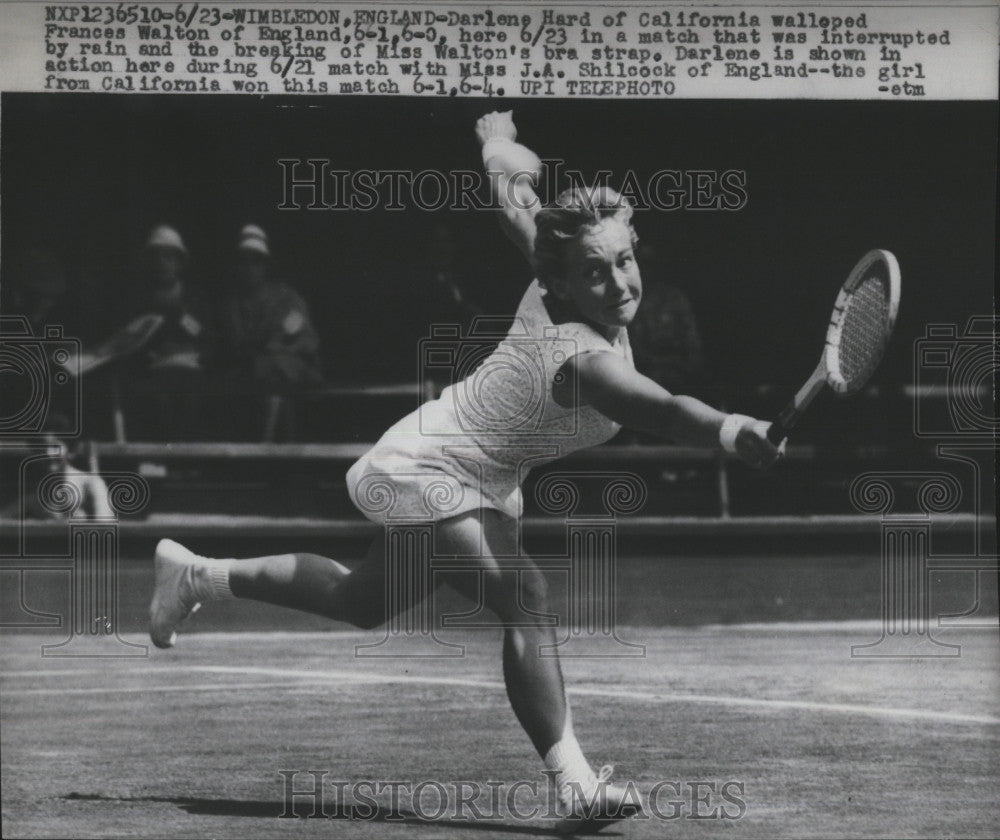 1960 Press Photo Darlene Hard in tennis action - Historic Images