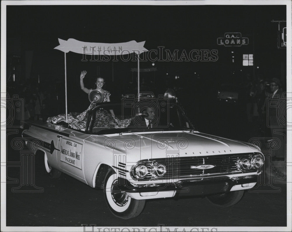 1960 Press Photo Sharon Kaye Shutty, baton twirler - Historic Images