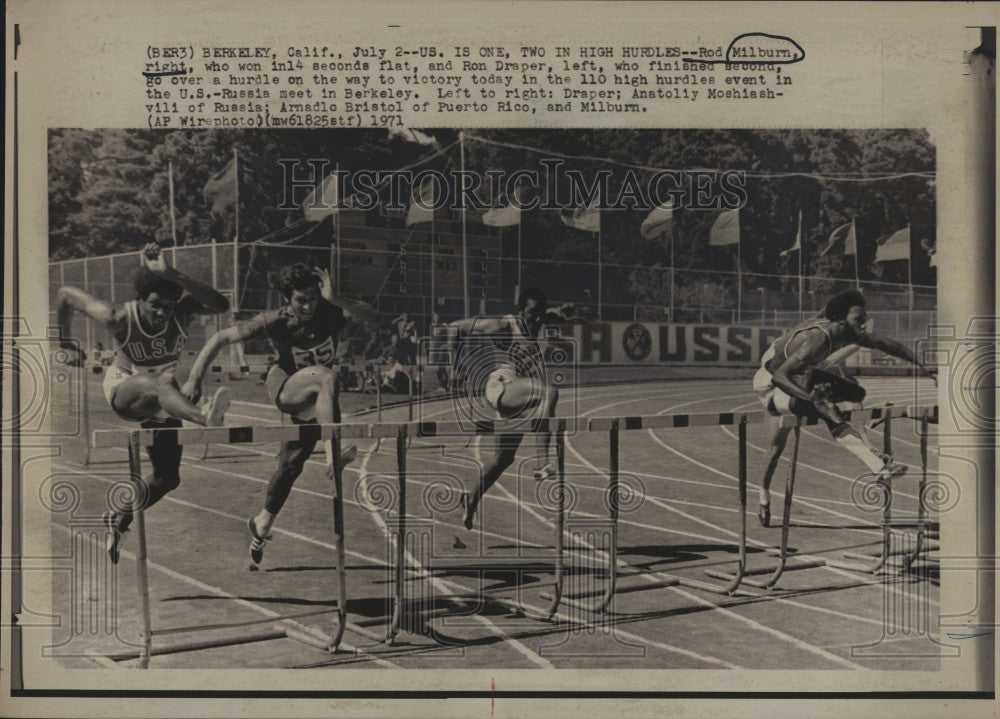 1971 Press Photo Rod Milburn wins 110 high hurdles in Calif. - Historic Images