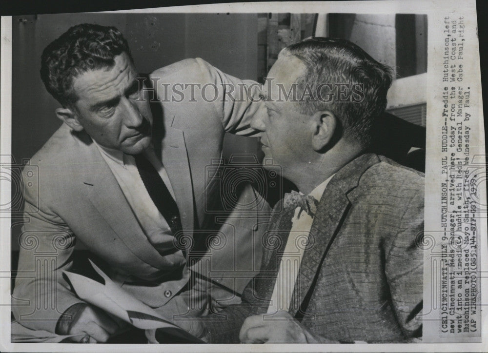 1959 Press Photo Freddie Hutchinson, Gabe Paul of Cincinnati Reds - Historic Images