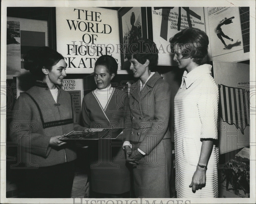 1969 Press Photo World Championships  skater Peggy Fleming ,Mrs G Messett - Historic Images