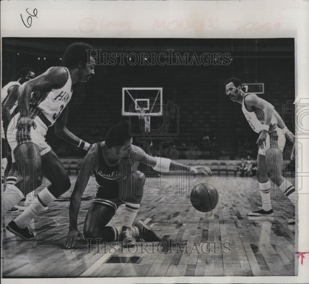 Press Photo Lenny Wilkens Plays the Hawks, Gilliam and Hudson in Atlanta - Historic Images