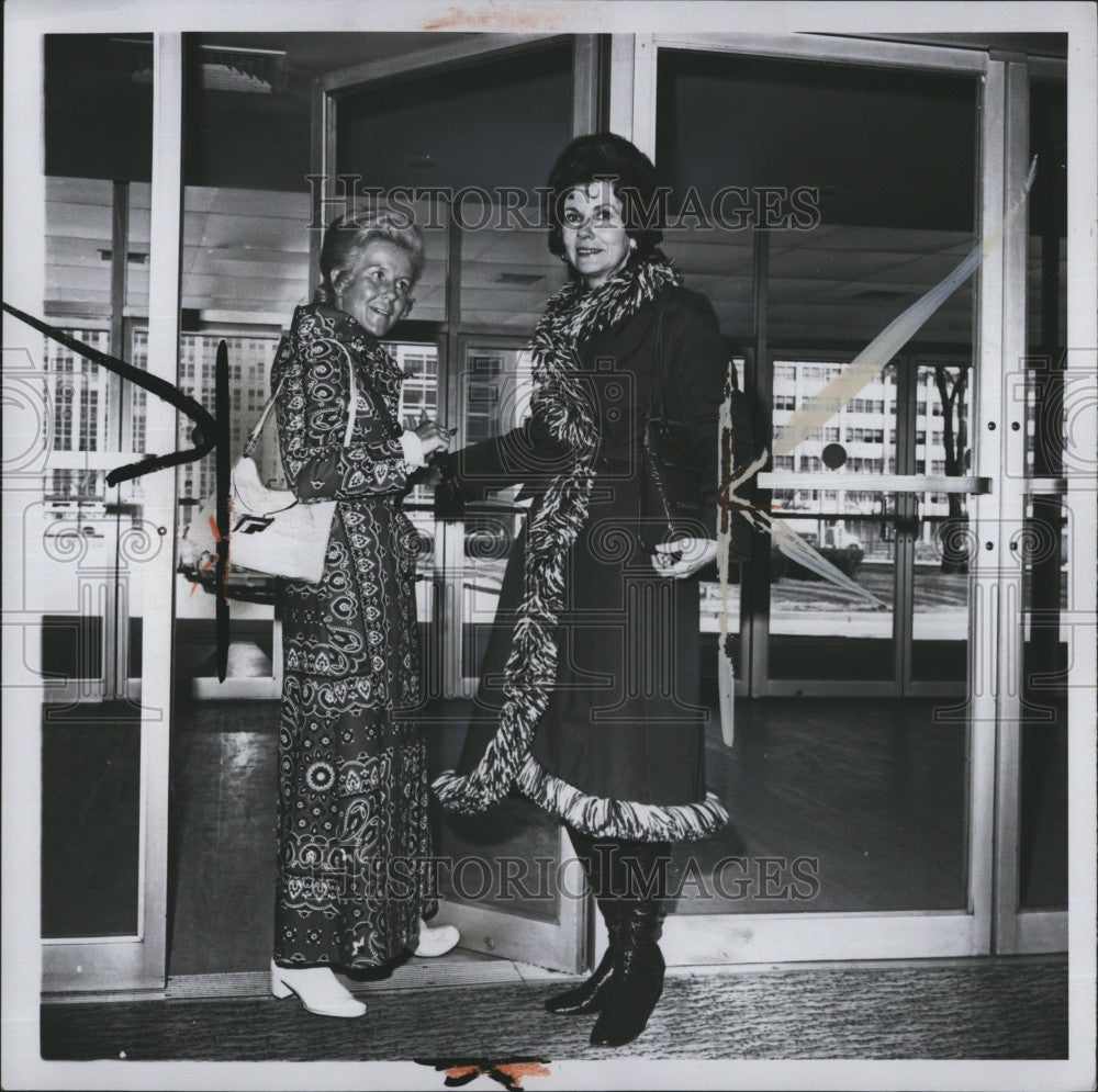 1971 Press Photo Mrs Robert Fife &amp; Mrs Joseph Risdon - Historic Images