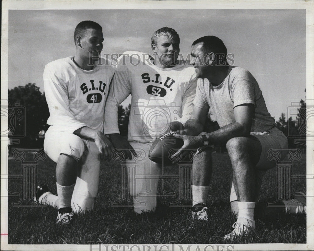 1964 Press Photo Don Shroyer 1st Year Coach Southern Illinois Univ Jim Hart - Historic Images