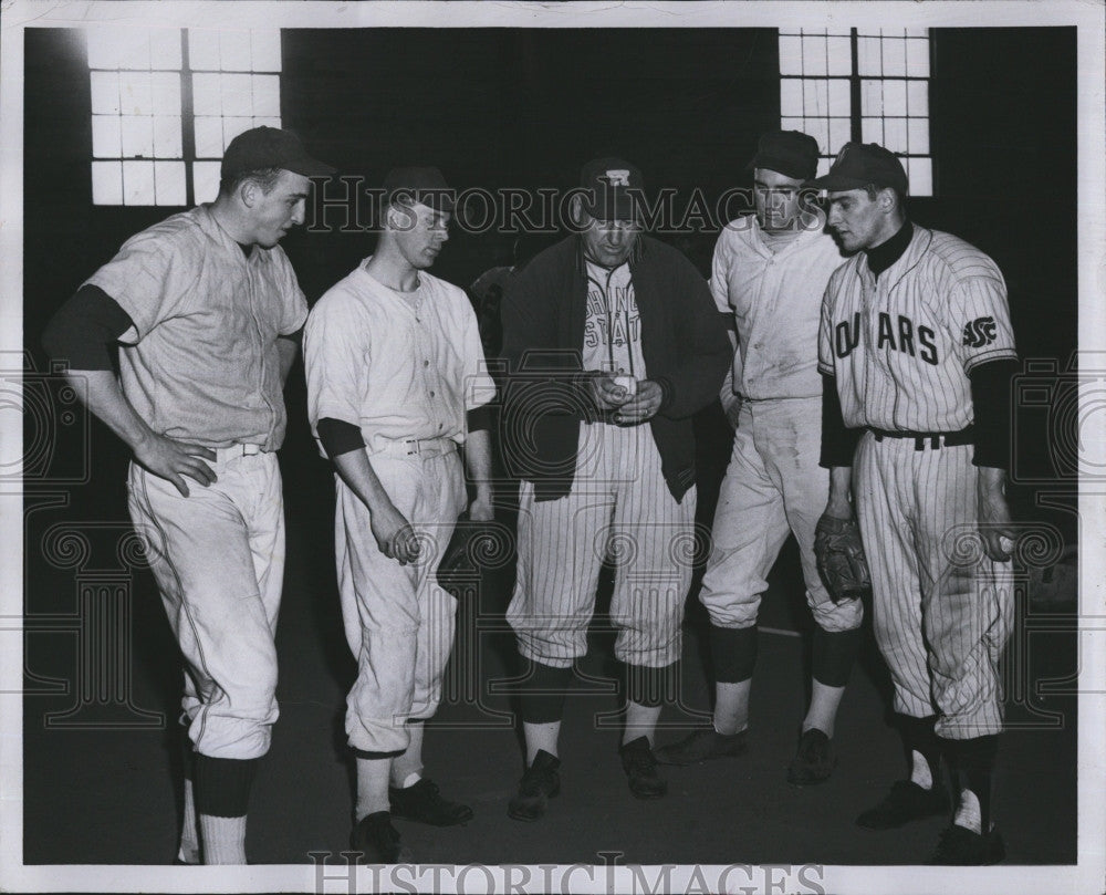 1956 Press Photo Coach Buck Bailey, Washington State Cougars Baseball - Historic Images