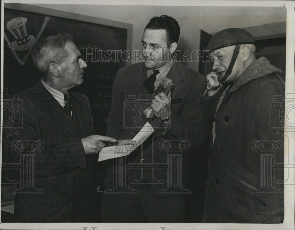 1942 Press Photo Walter Zobrist, Orville Borgersen, Mason Wheeler, Horse Racing - Historic Images