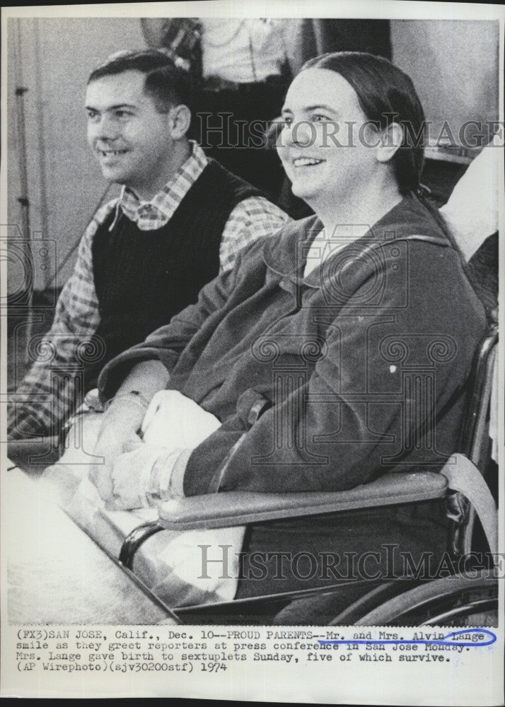 1974 Press Photo Alvin and Charlotte Lange, parents of sextuplets - Historic Images