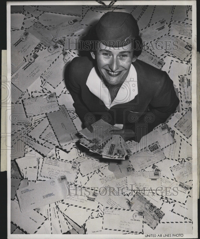 1955 Press Photo United Airlines stewardess Nancy Swoboda in a pile of letters - Historic Images