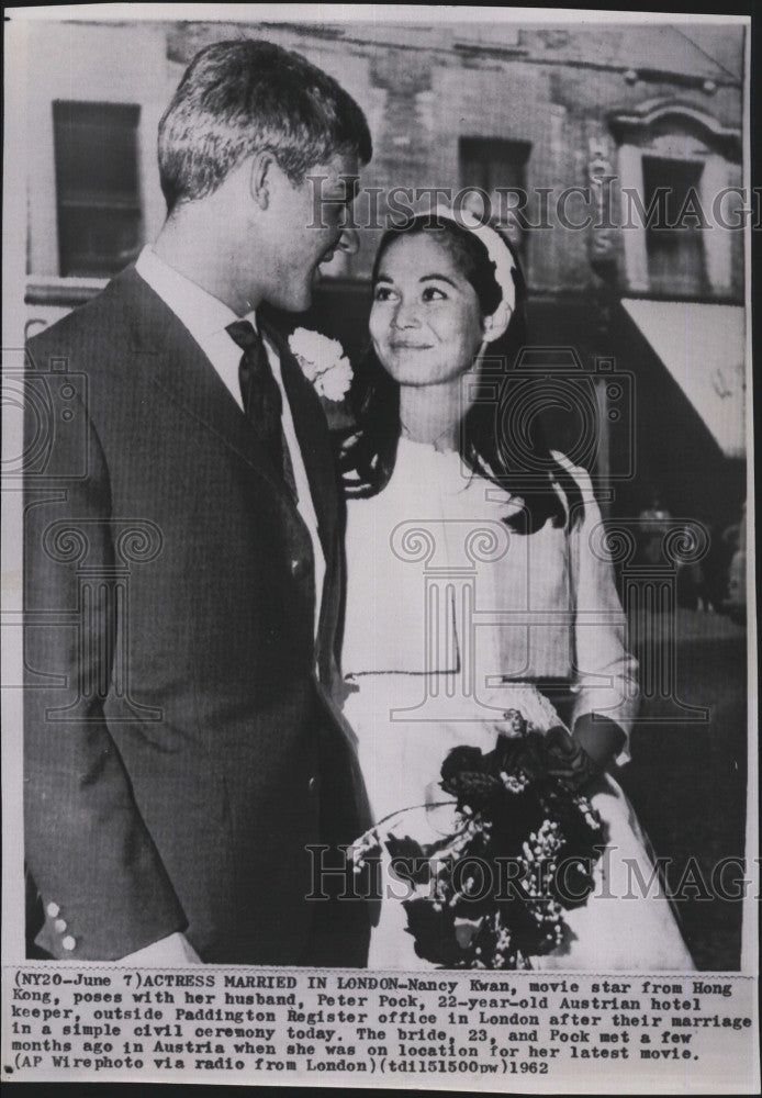 1962 Press Photo Actress Kwan from Hong Kong with newly wed husband Peter Pock - Historic Images