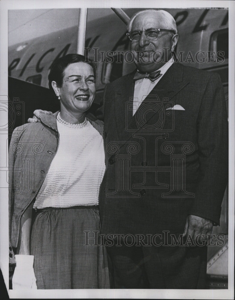 1951 Press Photo L. B. Mayer of MGM and wife leaving Hollywood - Historic Images