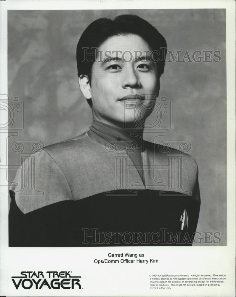 1995 Press Photo Garrett Wang in &quot;Star Trek Voyager&quot; - Historic Images