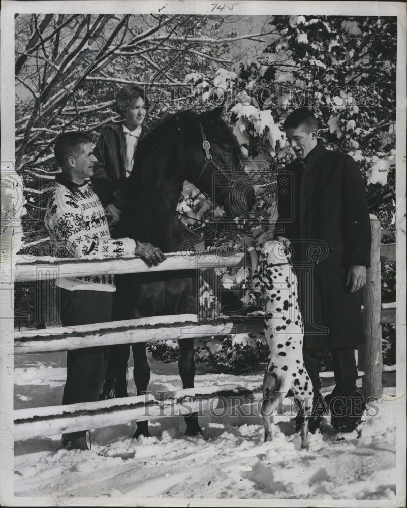 1961 Press Photo Archibald Cox, Harvard Professor With Family - Historic Images