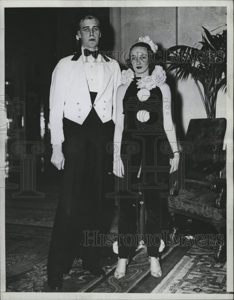 1938 Press Photo President&#39;s son John Roosevelt and Anne Clark at costume party - Historic Images