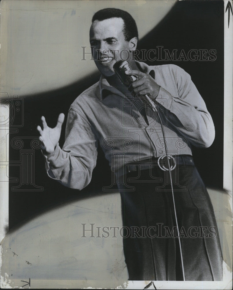 1966 Press Photo Singer Entertainer Harry Belafonte - Historic Images