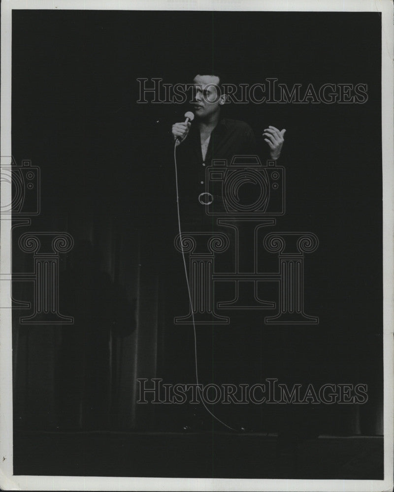 1966 Press Photo Singer Entertainer Harry Belafonte - Historic Images